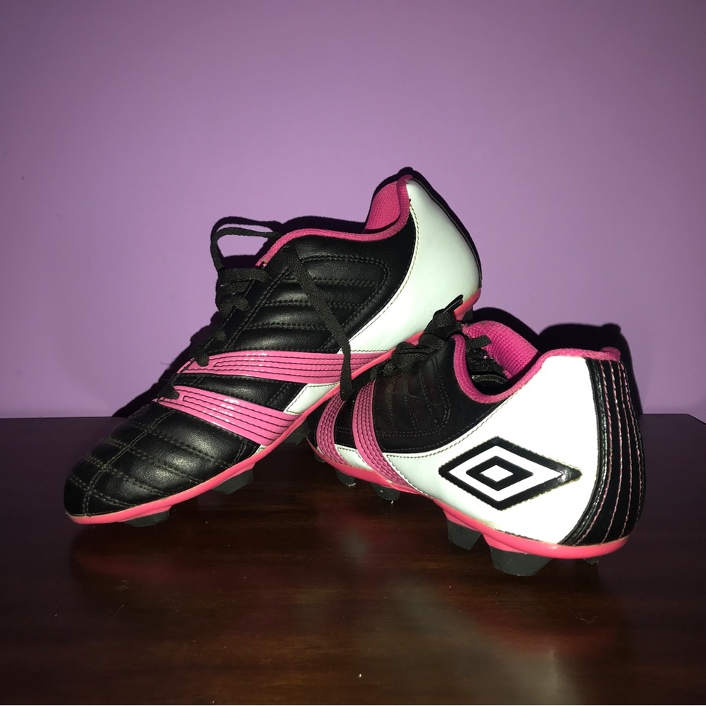 Womens Umbro Pink Black Soccer Football Shoes Size 9.5